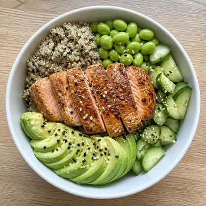 Salmon poke bowl